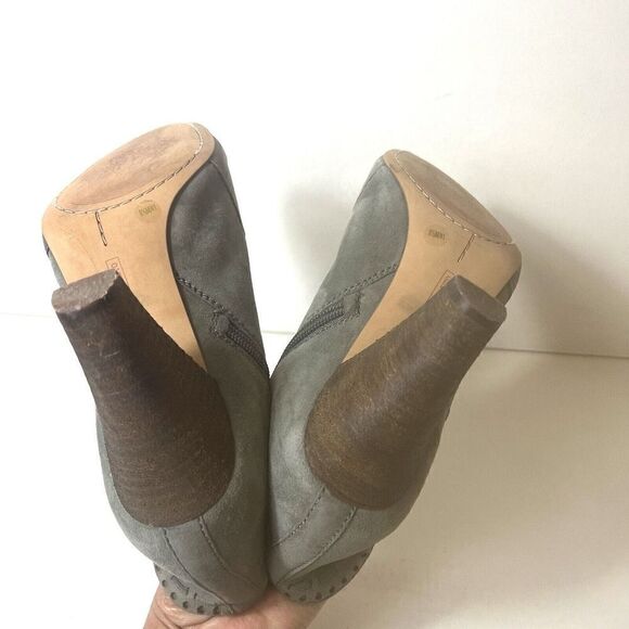 Vince Camuto Women's 9.5 M D'Orsay Booties Ankle Casual High Heel Gray Suede Zip - Picture 8 of 11